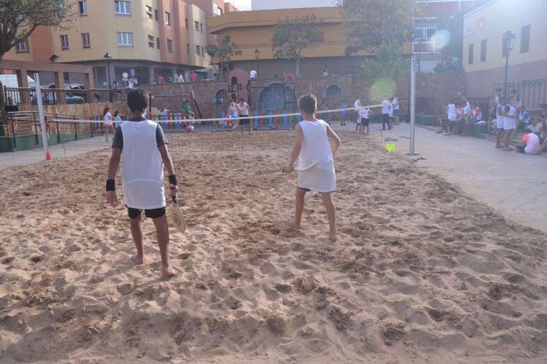 Como cada año llegado el verano, Valsequillo presume de playa de arena (Foto TA)