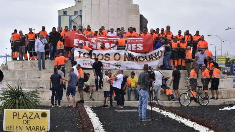 Concentración de estibadores en Belen María (Foto Canarias7)