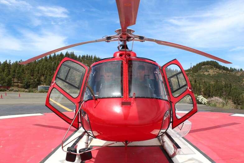 Helicóptero usado por el Cabildo para sofocar los incendios forestales en la Isla (Foto TA)