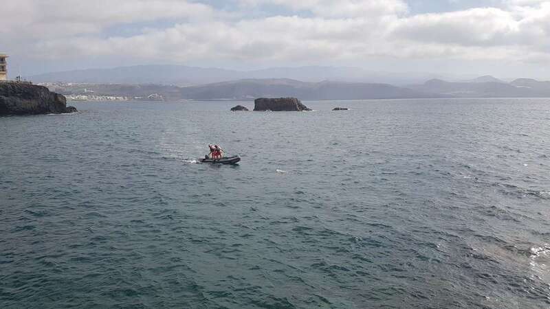 Imagen de la embarcación de Cruz Roja que recuperó el cuerpo sin vida del fallecido (Foto TA)