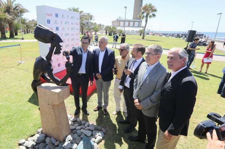 Imagen de la inauguración de la escultura (Foto TA)