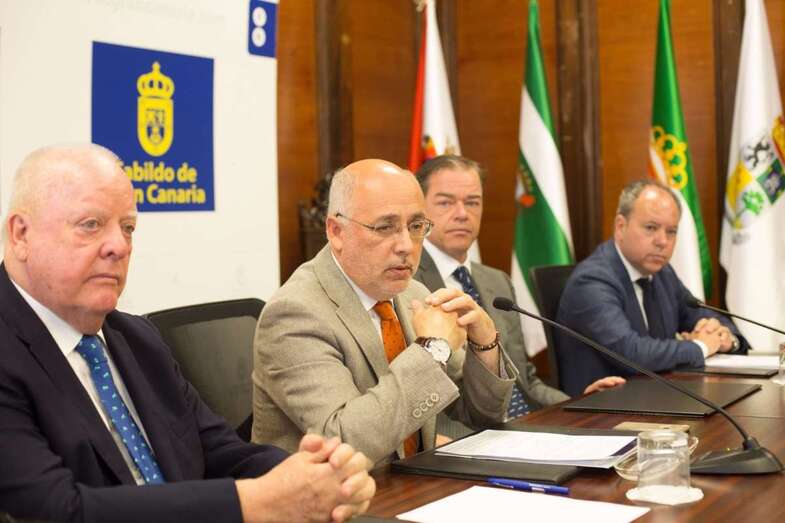 Antonio Morales, y la familia Kiessling comparecieron para informar sobre el proyecto del Siam Park en el sur de Gran Canaria (Foto TA)