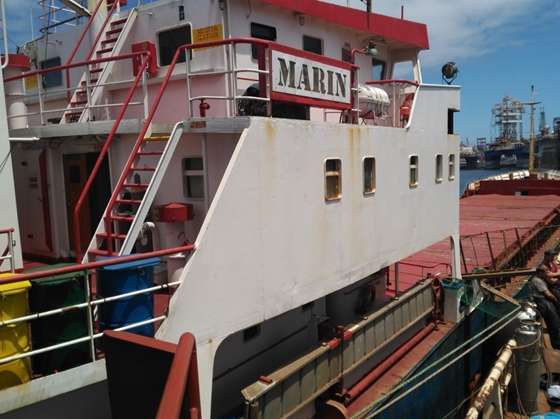 Imagen del buque en el que llegaron los nueve marineros (Foto TA)