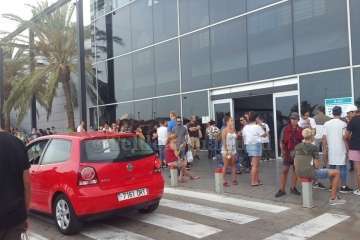 Desalojado el Centro Comercial Atlántico (Vecindario) por una maleta abandonada en un baño (Foto TA)