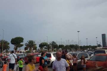 Desalojado el Centro Comercial Atlántico (Vecindario) por una maleta abandonada en un baño (Foto TA)