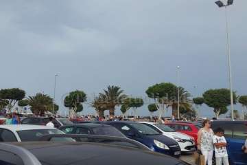 Desalojado el Centro Comercial Atlántico (Vecindario) por una maleta abandonada en un baño (Foto TA)