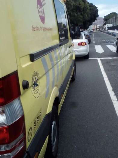 El herido fue trasladado en una ambulancia a un centro hospitalario (Foto TA)
