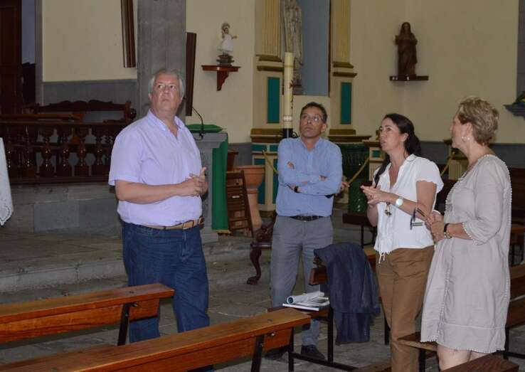 Momento de la visita a la iglesia de San Miguel de Valsequillo (Foto TA)
