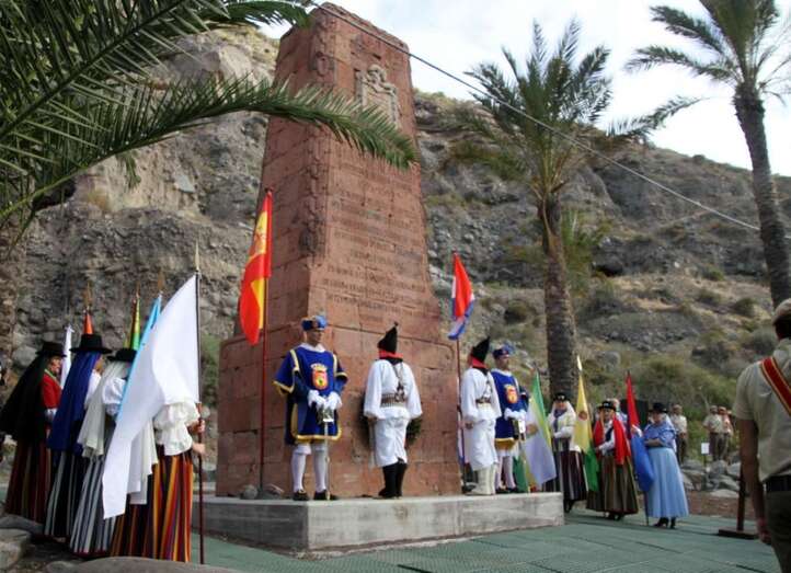 La bandera de Telde ondeó durante las celebraciones (Foto Jesús Ruiz Mesa)