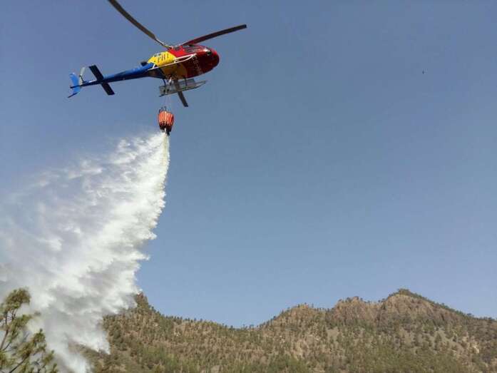 Las últimas horas han sido frenéticas para los servicios de extinción y emergencias de Gran Canaria (Foto TA)