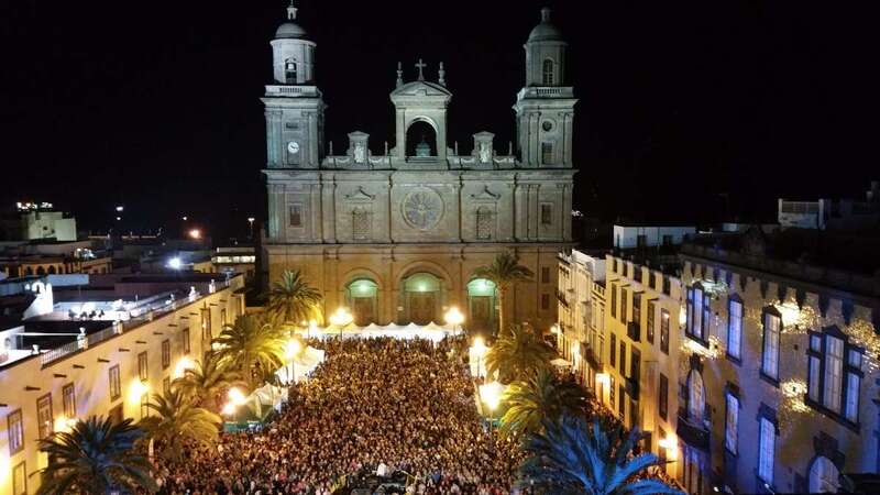 Imagen de la plaza de Santa Ana de Las Palmas de Gran Canaria, con la Catedral al fondo (Foto TA)