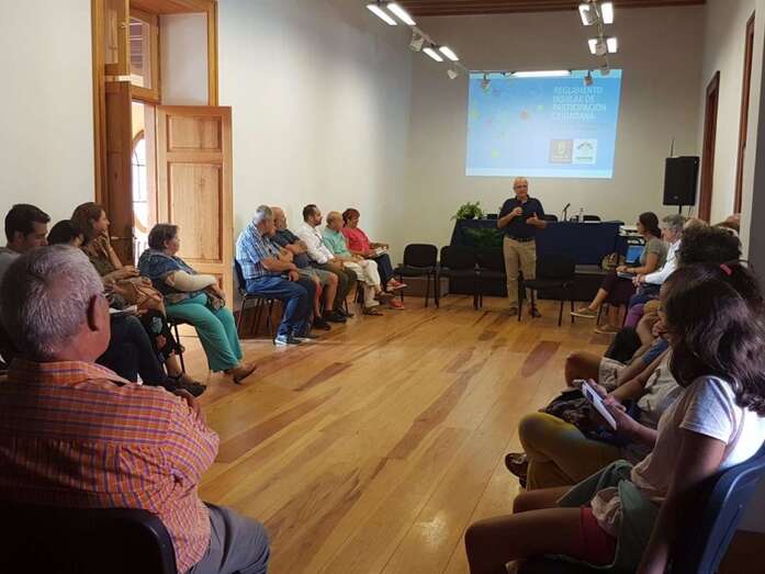 El acto se desarrolló a partir de las 18.00 horas en la Casa-Condal de San Juan (Foto TA)