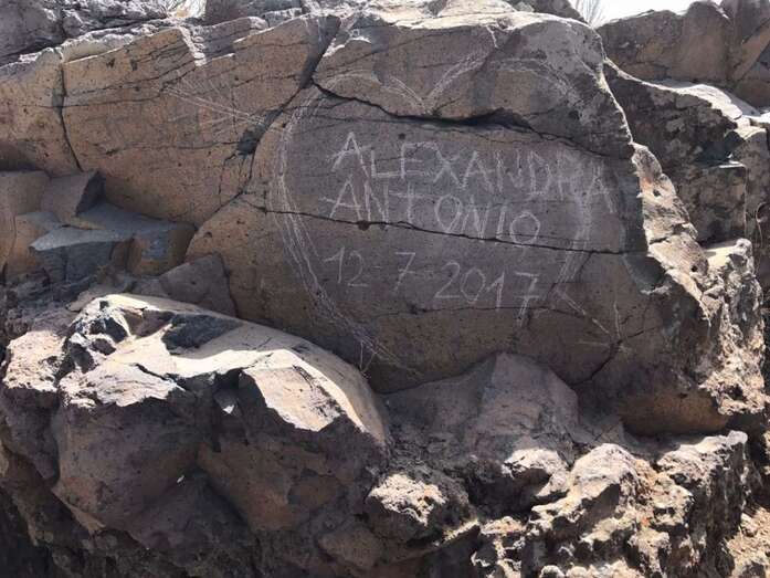 Imagen de la pintada que ha aparecido recientemente en el Bentayga (Foto TA)