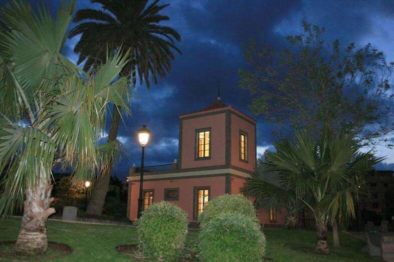 Biblioteca de Saulo Torón, en el parque urbano de Arnao (Foto TA)