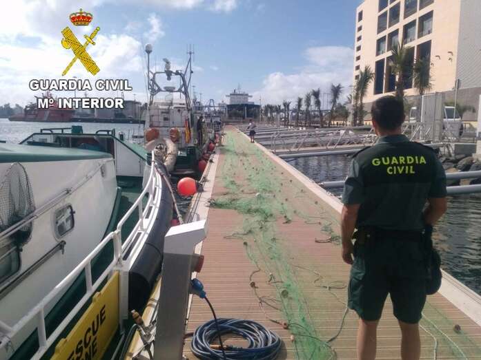 Imagen de los aparejos intervenidos por la Guardia Civil (Foto TA)