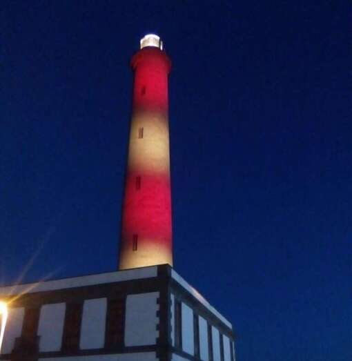 El Faro de Maspalomas iluminado con la bandera catalana (Foto TA)