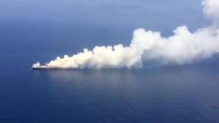 Imagen del Cheshire, ardiendo al sur de Gran Canaria (Foto TA)