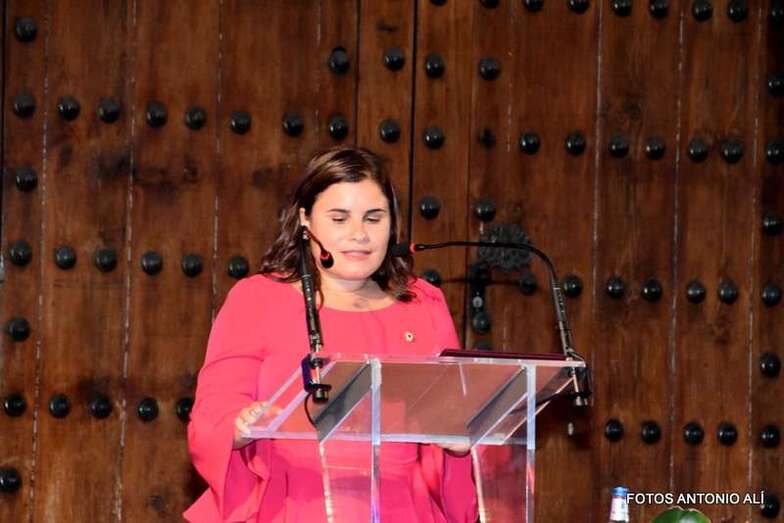 La pregonera, en un momento del acto (Foto Antonio Alí)