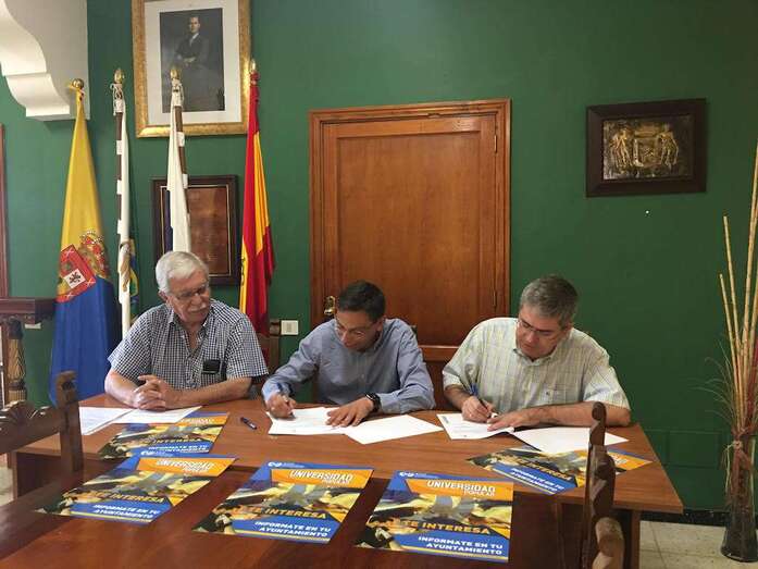 Momento de la firma del acuerdo (Foto TA)