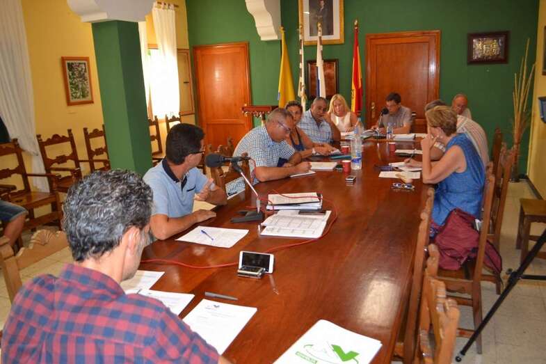 Pleno en el que se aprobó el presupuesto municipal para 2017 (Foto TA)