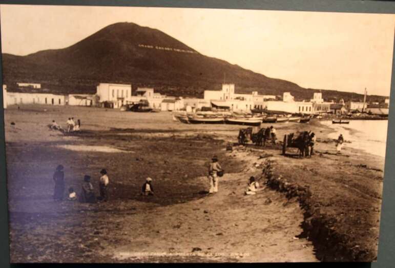 Una de las fotos antiguas de la muestra (Foto Jesús Ruiz Mesa)