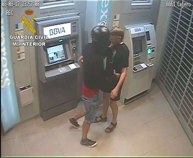 Imagen de uno de los robos con violencia cometidos presuntamente por el principal sospechoso (Foto TA)