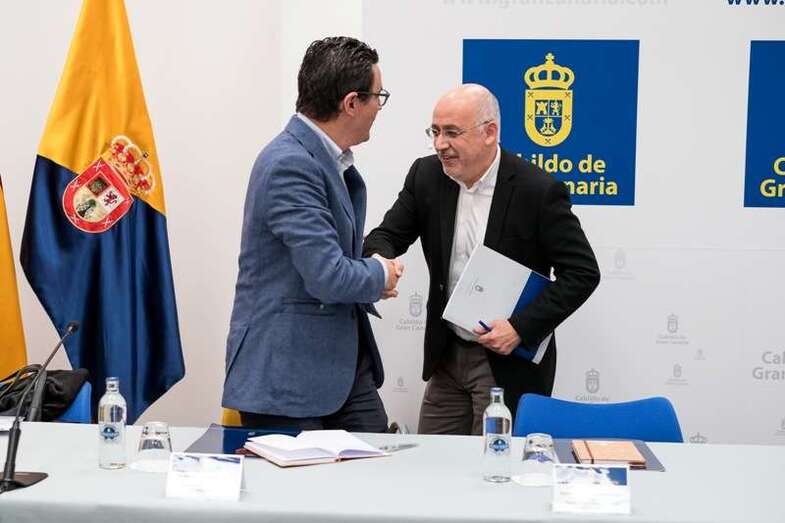 Antonio Morales (d) y Pablo Rodríguez (i), saludándose en una imagen de archivo (Foto TA)
