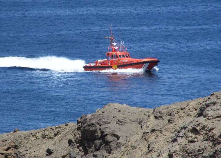 Una salvamar recuperó el cuerpo y lo trasladó al Muelle Deportivo (Foto TA)