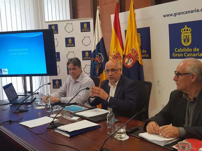 Antonio Morales (c) junto a Miguel Hidalgo (d) y Gerardo Henríquez (i) (Foto TA) 