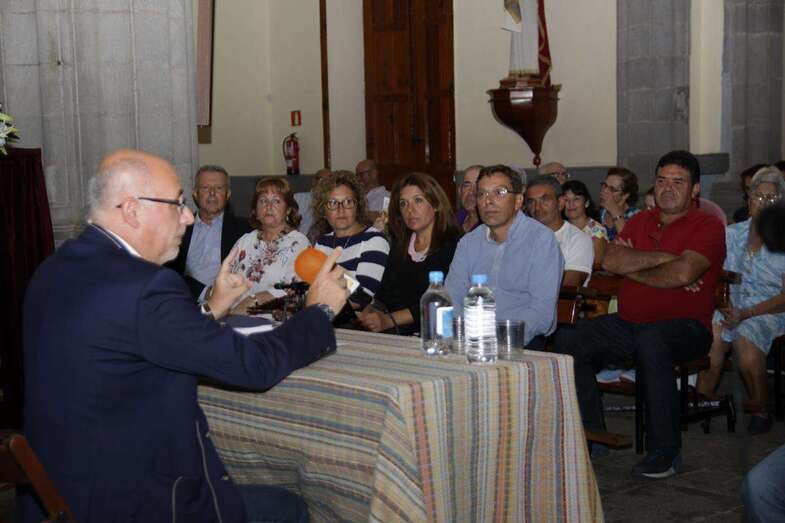 Momento de la charla de anoche de Morales en Valsequillo (Foto TA)