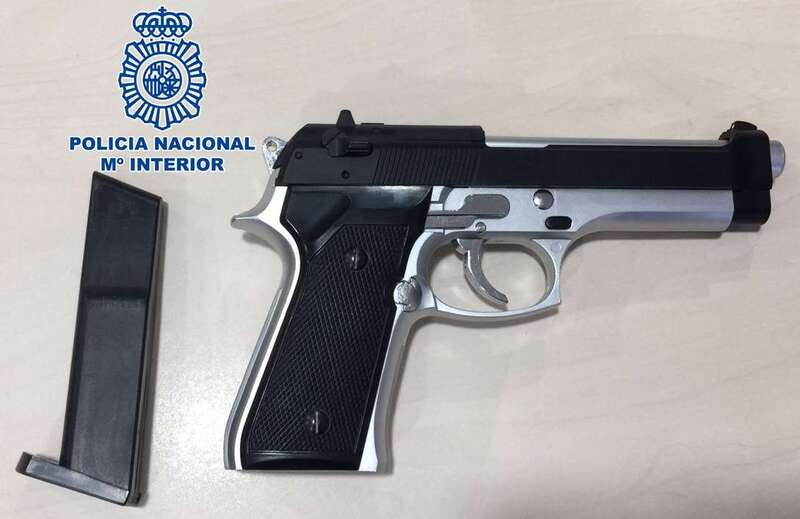Imagen del arma simulada (Foto TA)