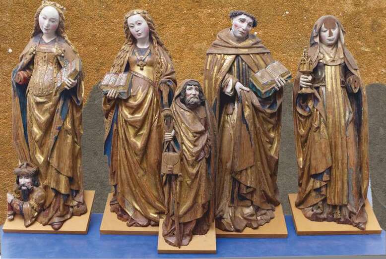 Imagen de las cinco tallas, declaradas BIC hace diez años (Foto TA)