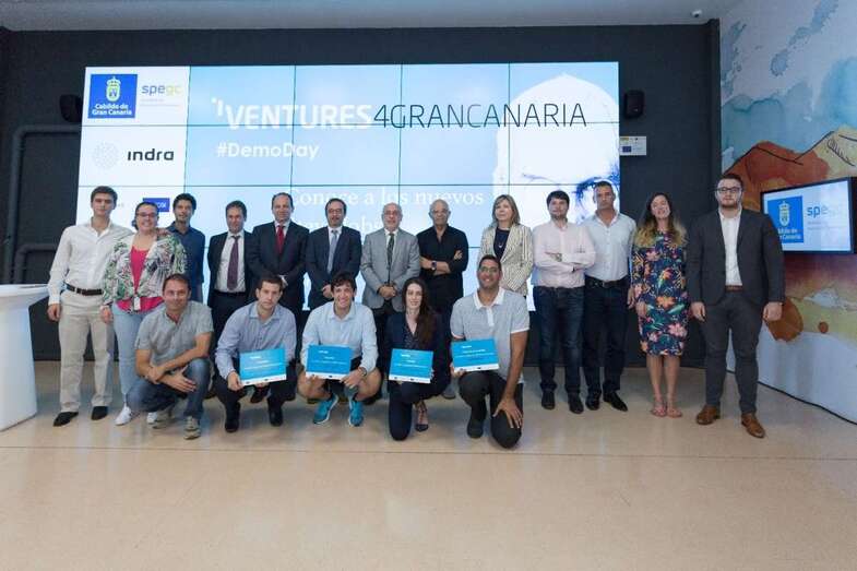 Imagen de los finalistas y los responsables del Ventures4GranCanaria (Foto TA)