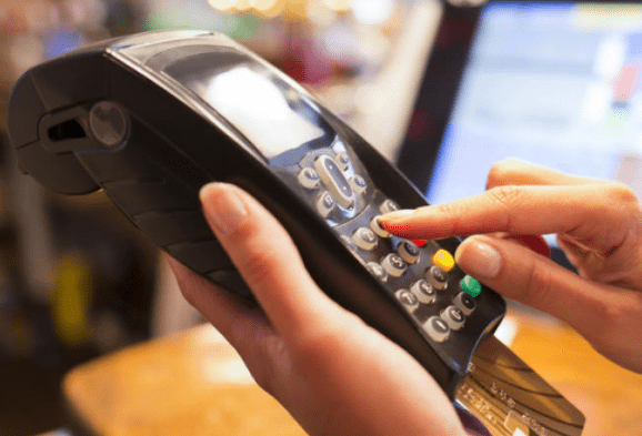 Los hechos ocurrieron en un comercio de electrónica del centro comercial de Puerto Rico (Foto TA)