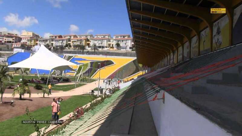 Imagen de la grada de tribuna del antiguo Estadio Insular (Foto Agustín Pérez Cabrera)