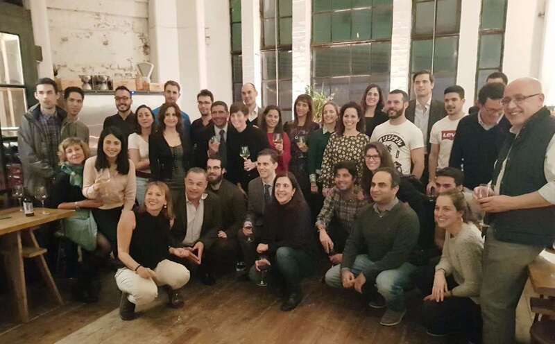 Unos treinta jóvenes acudieron al encuentro de grancanarios en Londres (Foto TA)