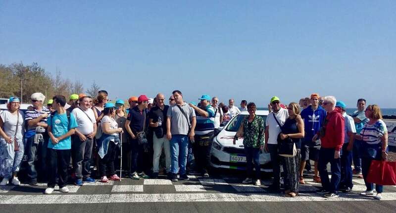 Un total de  40 personas con ceguera o discapacidad visual grave experimentaron las sensaciones de conducir (Foto TA)