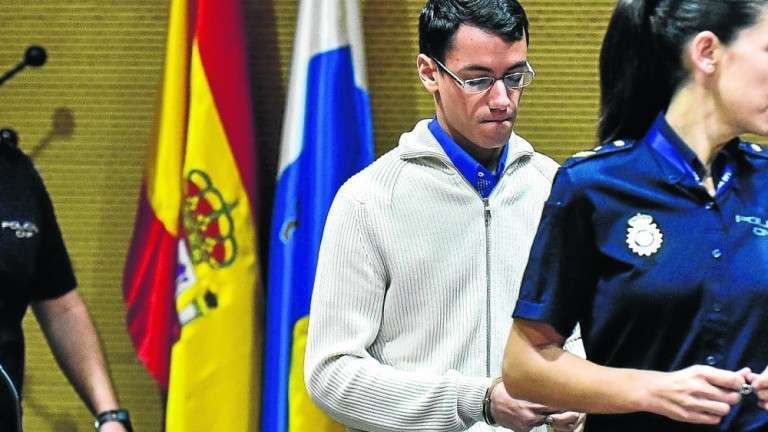 El joven Alberto Montesdeoca Pérez, homicida confeso, estos días en la Audiencia de Las Palmas (Foto Canarias7 / Arcadio Suárez)