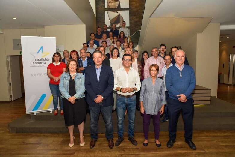Las edilas Gloria Cabrera y Saro Sosa conformaron junto a otros militantes la representación teldense en el Foro de CC (Foto TA)