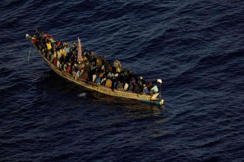 La salvamar Menkalinan localizó el cayuco a 117 millas de Canarias (Foto Salvamento Marítimo)