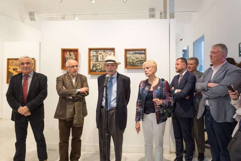 Momento de la donación de los cuadros (Foto TA)