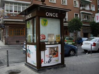 Puesto callejero de venta de cupones de la ONCE (Foto TA)