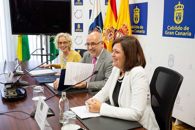 El documento fue rubricado este martes por el presidente y las consejeras insulares de Recursos Humanos e Igualdad (Foto TA)