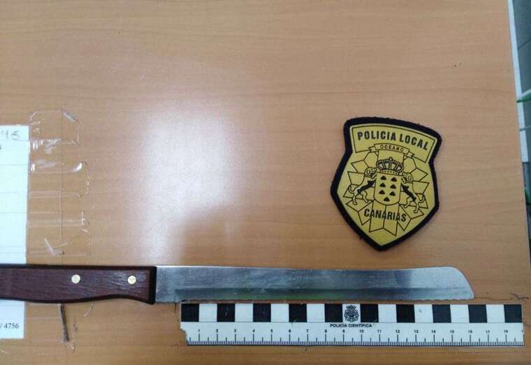 Imagen del cuchillo que portaba el joven (Foto TA)