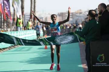 Los keniatas Mbugua y Chepleting, vencedores del IX Gran Canaria Maratón (Foto TA)
