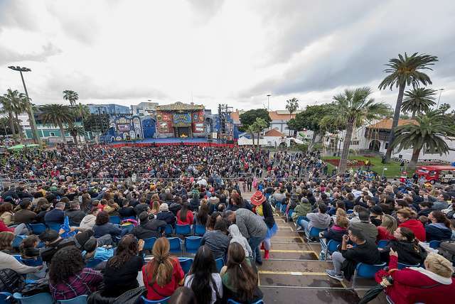Las lluvias de las últimas horas han anegado la parte baja del decorado de Santa Catalina (Foto Carnaval LPGC)