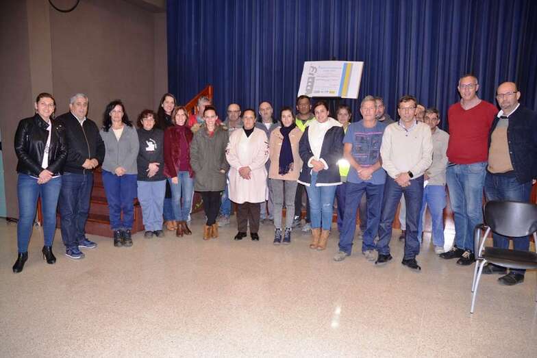 Autoridades de Valsequillo con los contratados (Foto TA)