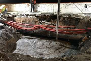 Cierre de un segundo carril en la Avenida Marítima por los daños del oleaje y obras ejecutadas por el Cabildo durante la noche y la pasada madrugada (Foto TA)