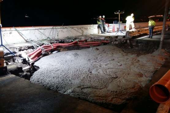 Cierre de un segundo carril en la Avenida Marítima por los daños del oleaje y obras ejecutadas por el Cabildo durante la noche y la pasada madrugada (Foto TA)