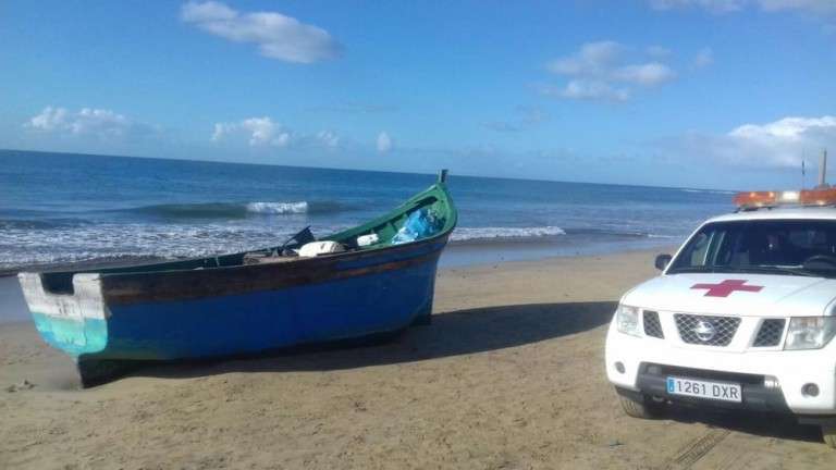 Imagen de la patera (Foto Canarias7)